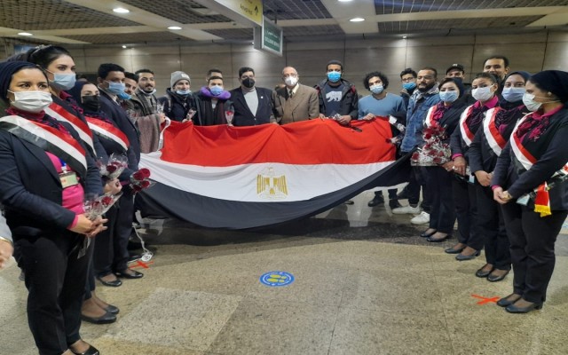 عودة 181 مصريا من أوكرانيا