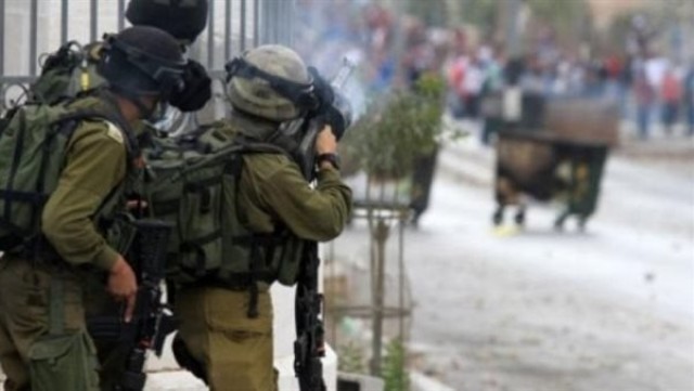 الاحتلال الإسرائيلي يعتدي على فلسطينيين في باب العامود