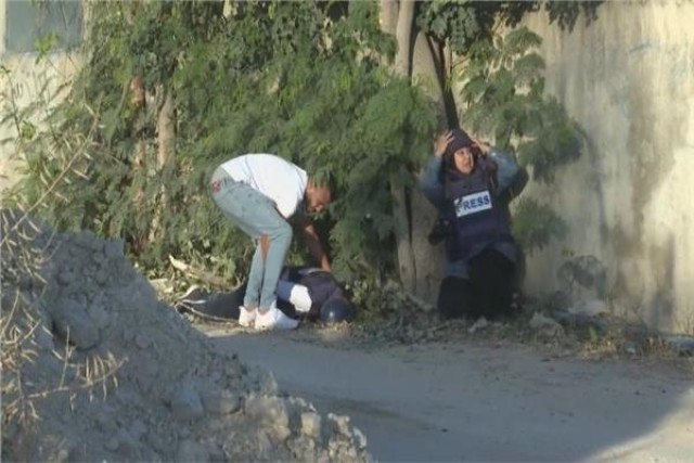 لحظة استشهاد الصحفية الفلسطينية شيرين أبو عاقلة