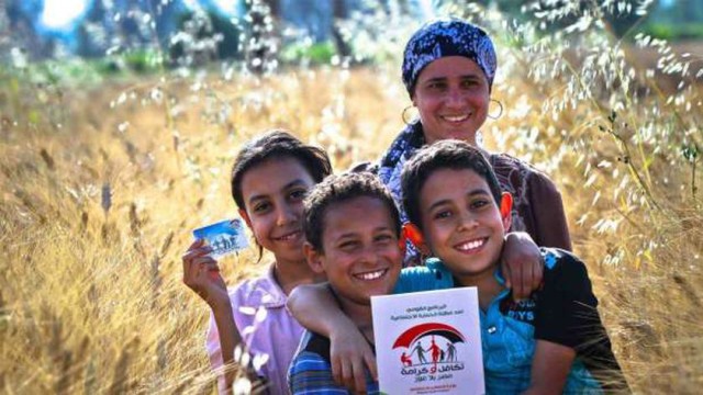 احدى الأسر المستفيدة من تكافل وكرامة .. أرشيفية