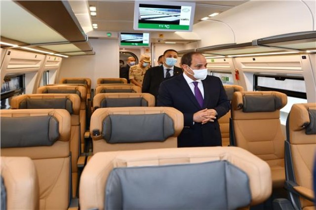 50 صورة ترصد افتتاح «السيسي» للقطار الكهربائي ومحطة عدلي منصور