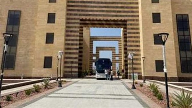 الجامعات