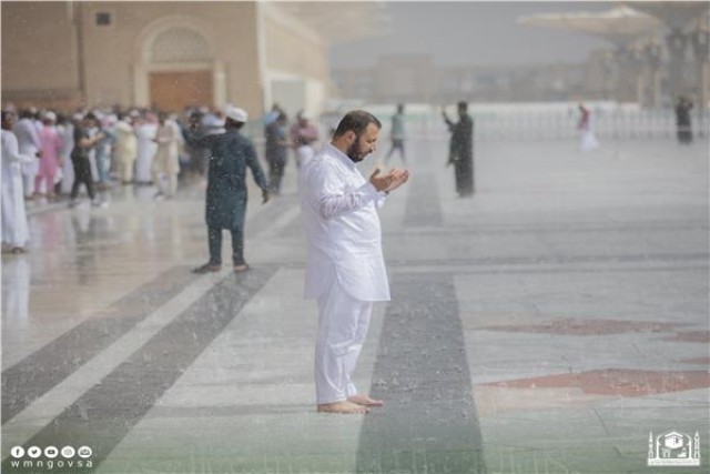 سقوط الأمطار على المدينة المنورة