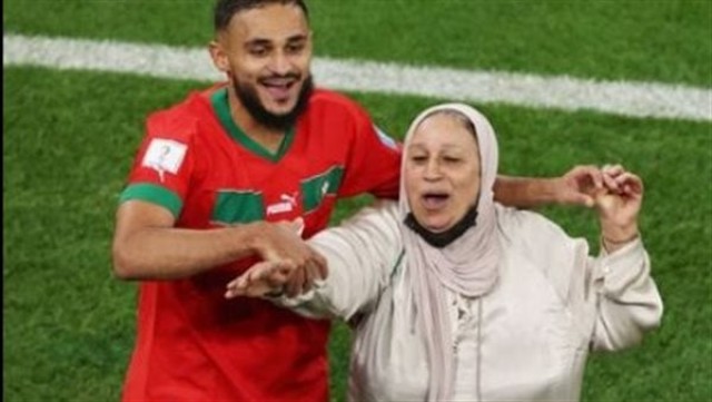 لاعبي منتخب المغرب مع أمهاتهم