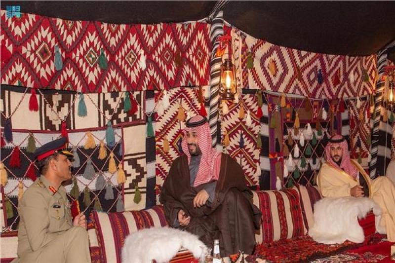 الأمير محمد بن سلمان وقائد الجيش الباكستاني