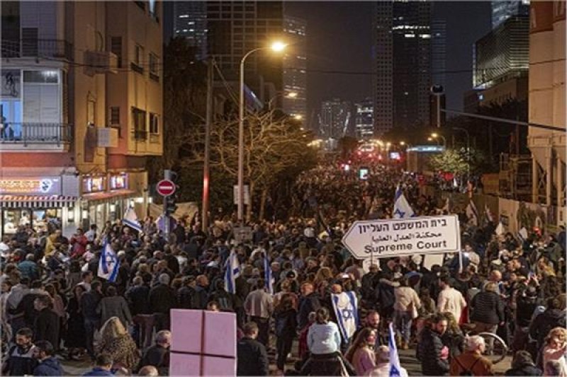 تظاهر آلاف الإسرائيليين ضد حكومة نتنياهو في تل أبيب