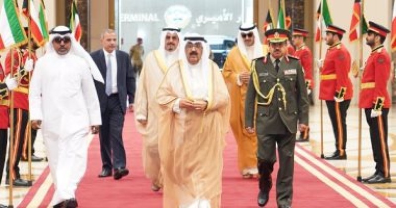 ولي عهد الكويت يبحث مع وزير خارجية السعودية مستجدات الأوضاع بالمنطقة