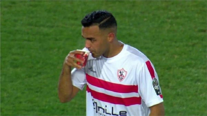 سيد نيمار لاعب الزمالك قبل بداية الشوط الثاني