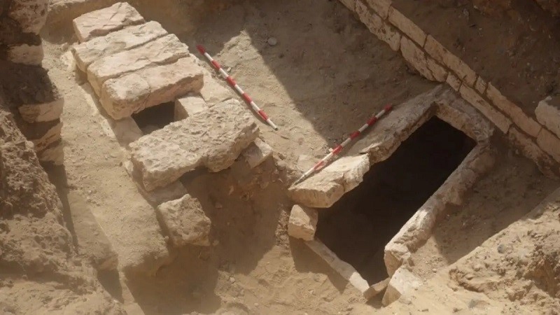 حقيقة استعانة وزارة الآثار بـ«شيوخ وبخور» لاكتشاف المقابر الأثرية