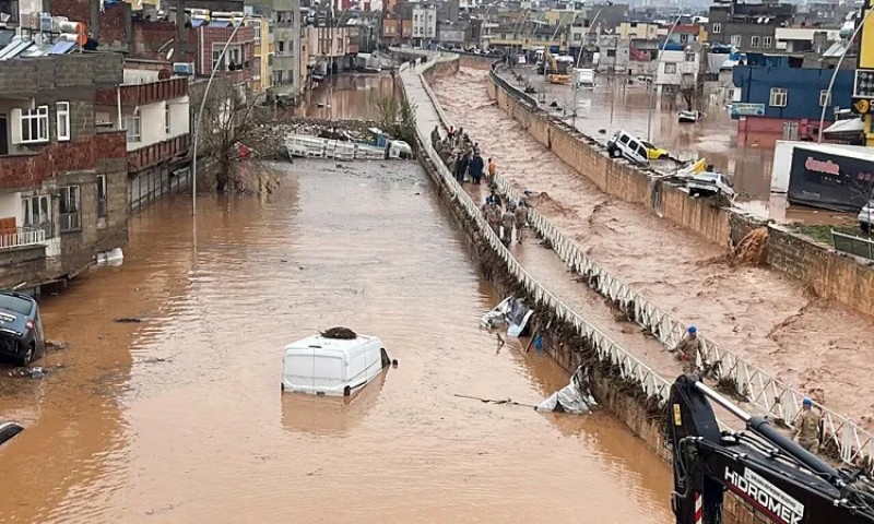 فيضاناتٌ تركيا