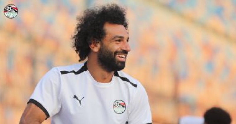 سطلانة.. نجوم منتخب مصر يحتفلون مع صلاح بعيد ميلاده الـ 31 (فيديو)
