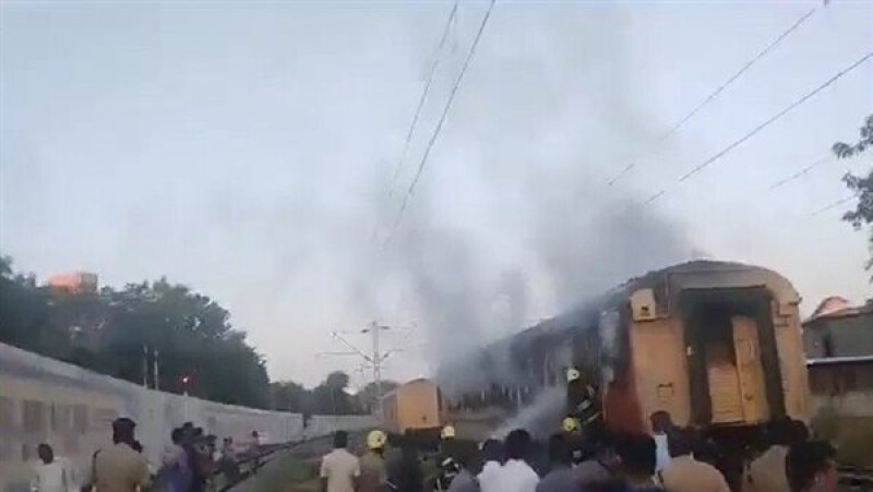 مصرع وإصابة 18 شخصا في حريق قطار بسبب كوب شاي (فيديو)