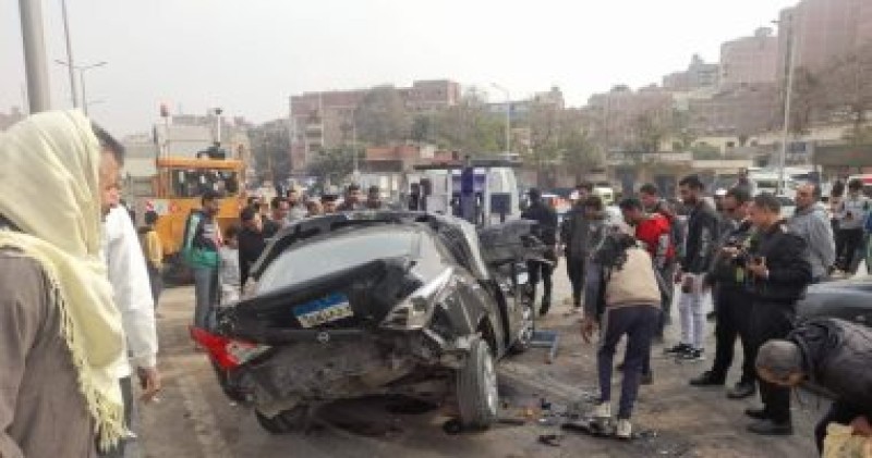 إصابة شخص صدمته سيارة أثناء عبوره لطريق إسكندرية الصحراوى