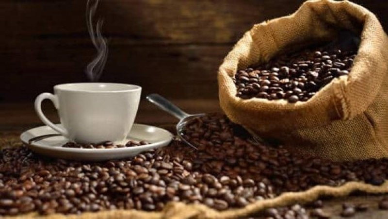 القهوة على معدة فاضية خطر.. أخصائي أمراض قلب يحذر محبي الكافيين