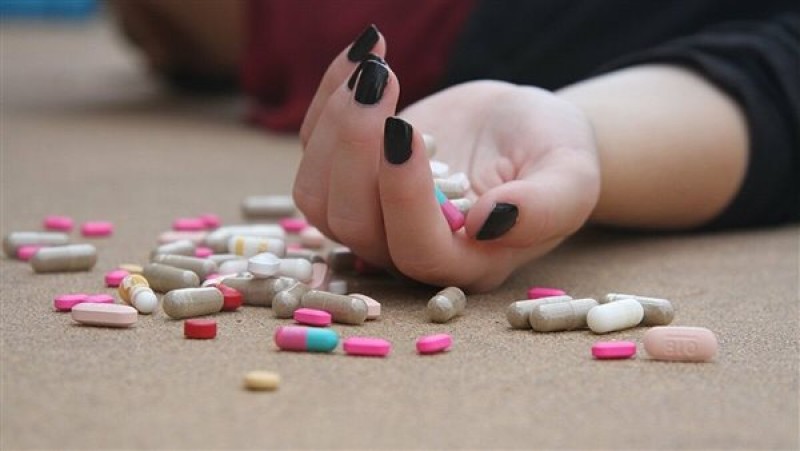 قد تسبب الانتحار.. تقارير بريطانية تحذر من تناول المضادات الحيوية