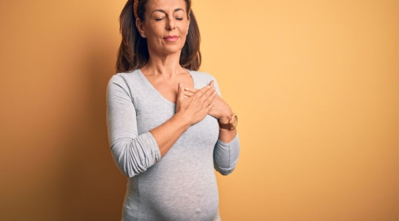 5 أعراض في الحمل تنذر بالإصابة بأمراض القلب