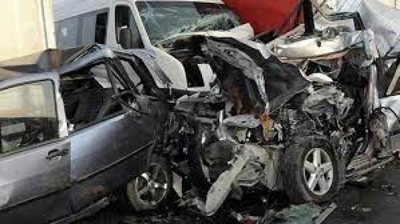 إصابة 3 أشخاص في حادث انقلاب سيارة ربع نقل بالشيخ زويد