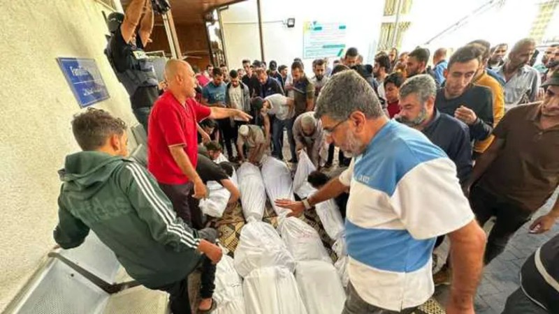 دفن عشرات جثامين الشهداء بمقبرة جماعية في مدينة غزة