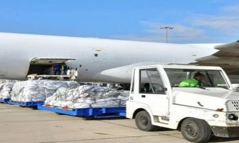 إغاثة غزة.. مطار العريش يستقبل طائرة مساعدات من باكستان