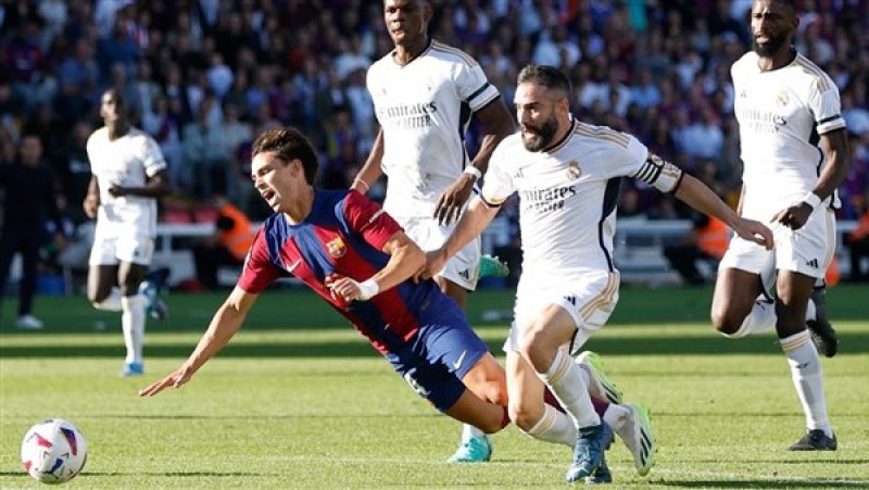 نجم ريال مدريد يتعرض للإصابة بعد الفوز على برشلونة في الكلاسيكو