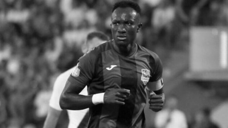 شاهد.. وفاة لاعب منتخب غانا خلال مباراة في الدوري الألباني
