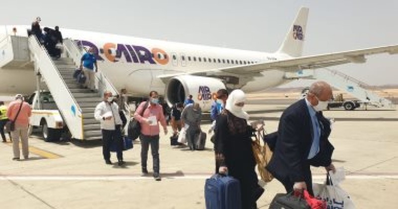 مطار مرسى علم الدولى يستقبل 7 رحلات طيران دولية تقل قرابة 1000 سائح