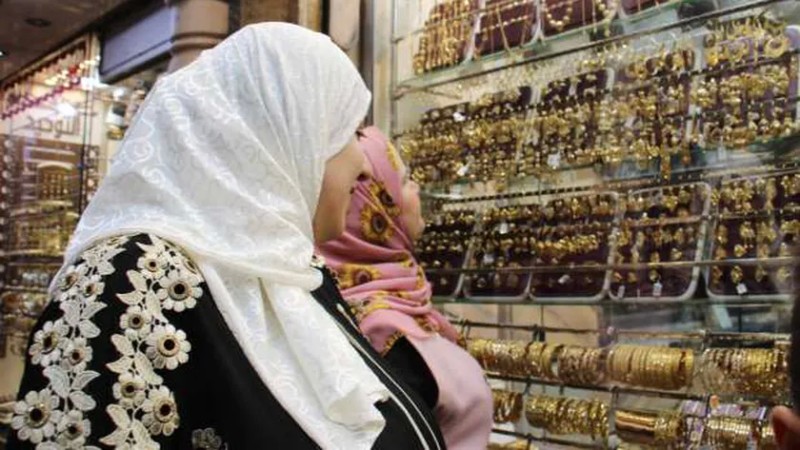 بمحلات الصاغة.. سعر الذهب يسجل أرقام قياسية في مصر