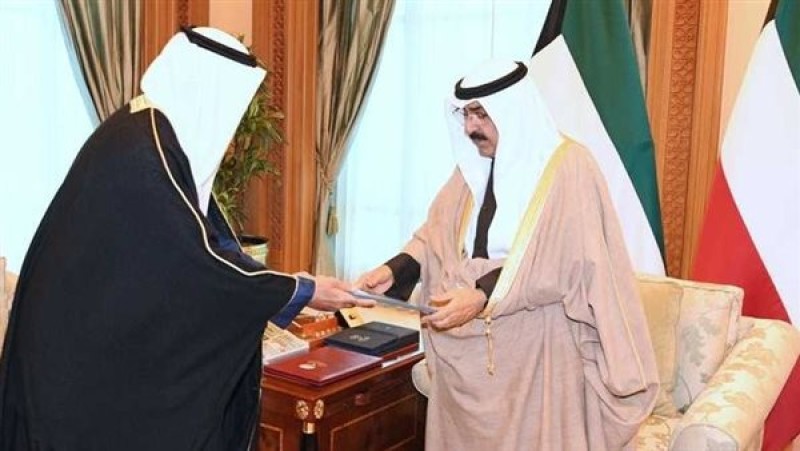 رئيس الحكومة يقدم استقالته لأمير الكويت