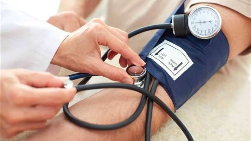 أعراض وأسباب انخفاض ضغط الدم المفاجئ