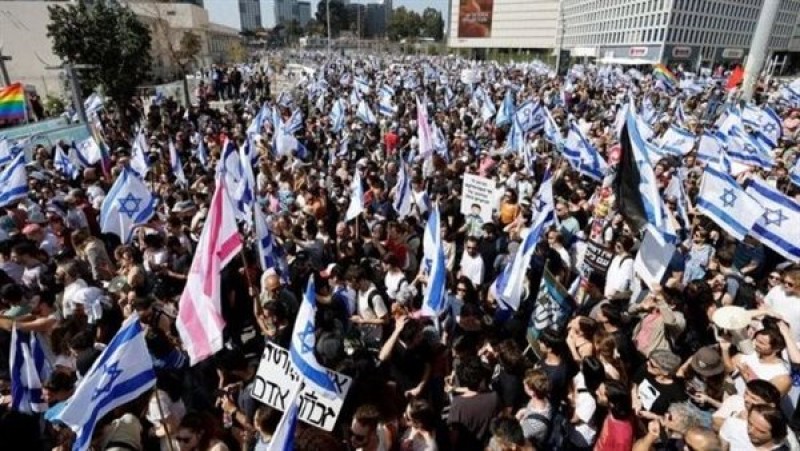 الآلاف يتظاهرون في أنحاء إسرائيل مطالبين بعودة المحتجزين أو استقالة نتنياهو