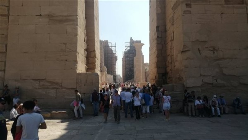 إقبال كبير من السياح على معبد الكرنك في الأقصر