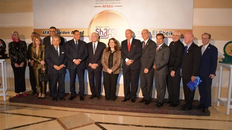وزيرة الهجرة تحتفل بحصول «شرم الشيخ» على جائزة أفضل مقصد سياحي آمن في العالم