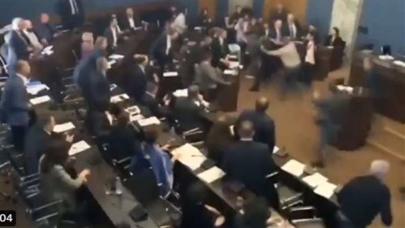 مشاجرة بالصفعات والضربات في برلمان جورجيا